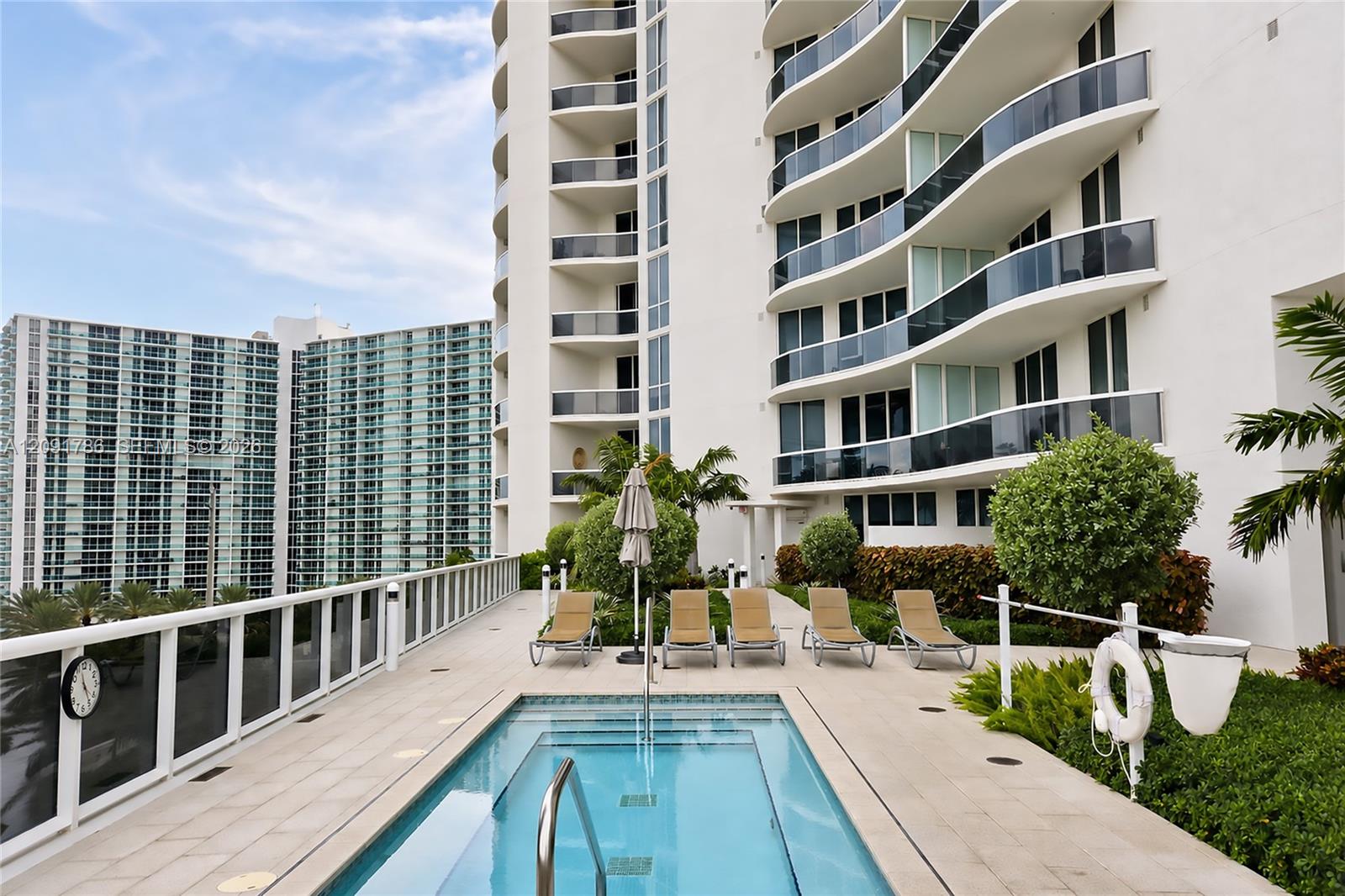 Ver detalles 4007 3 / 3 2084 sq. ft. $ 2026-09-22 0 foto