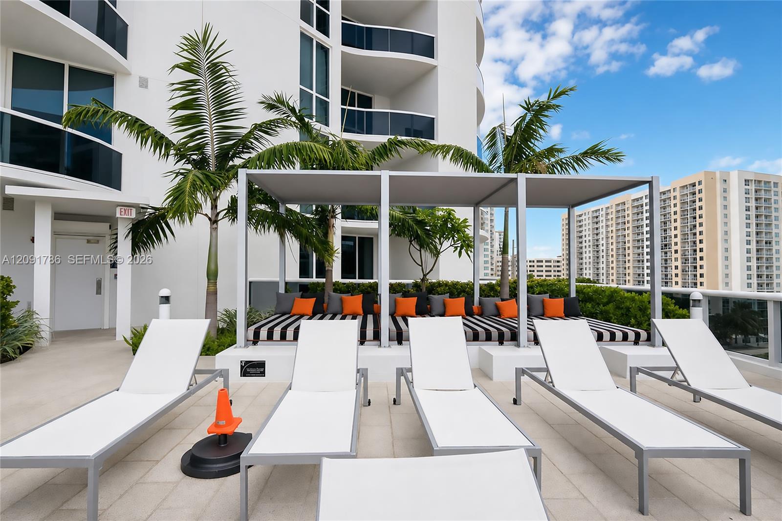 Ver detalles 4007 3 / 3 2084 sq. ft. $ 2026-09-22 0 foto
