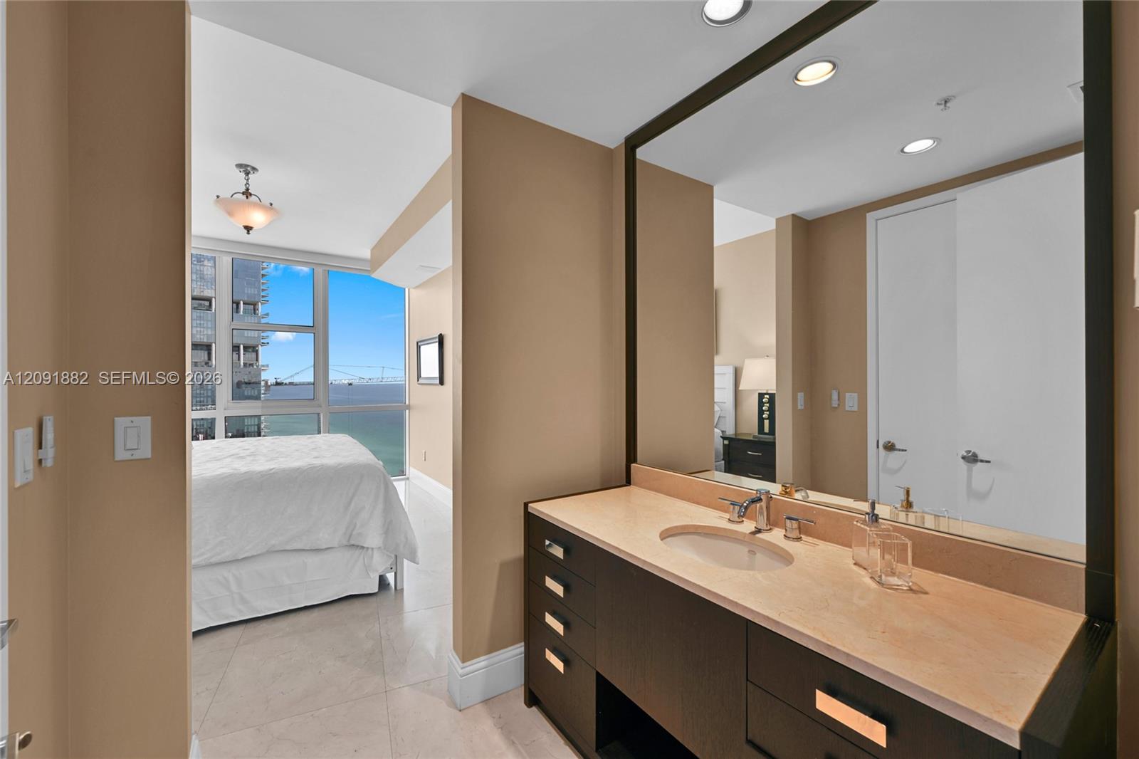 4102 1 / 2 958 sq. ft. $ 2026-09-18 0 Photo