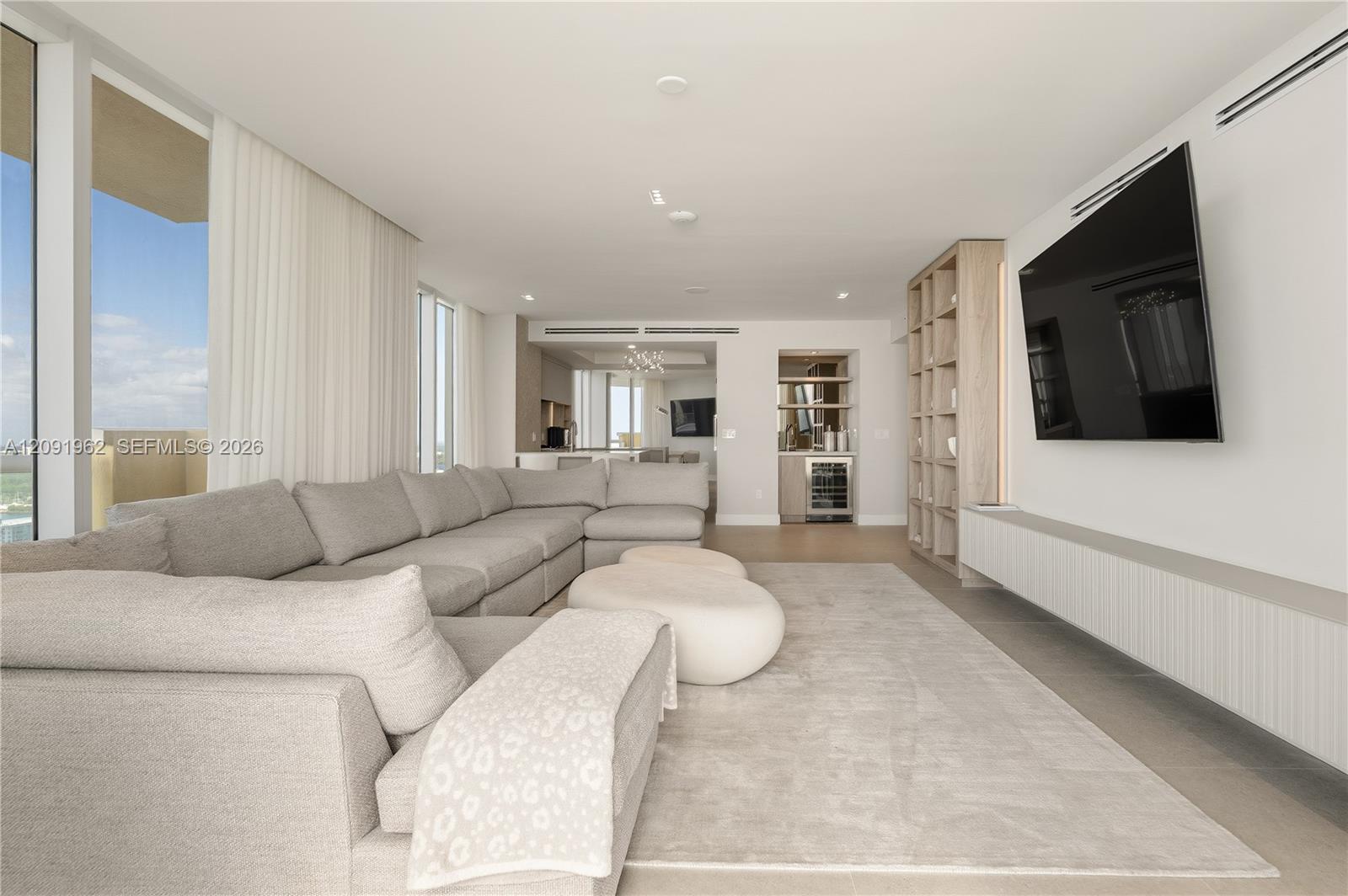 3906 4 / 4 2736 sq. ft. $ 2026-09-18 0 foto