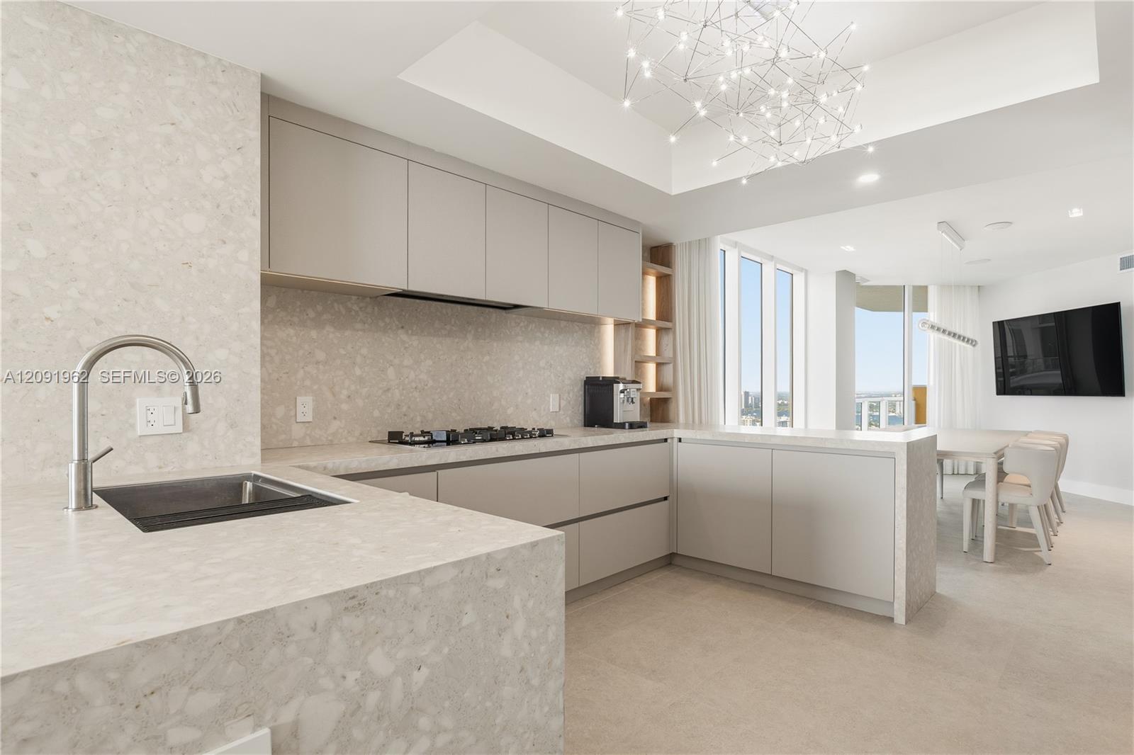 3906 4 / 4 2736 sq. ft. $ 2026-09-18 0 foto