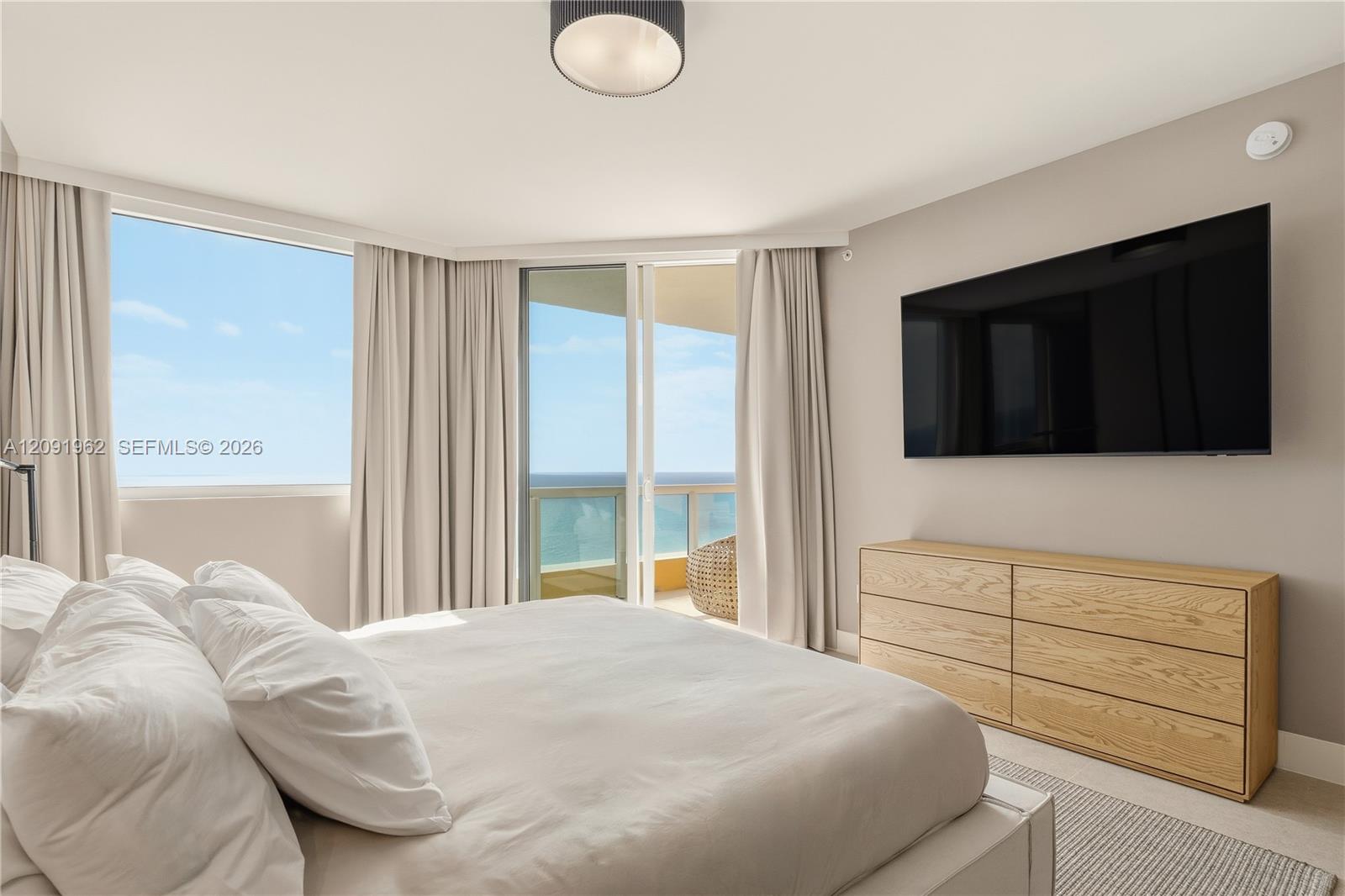 3906 4 / 4 2736 sq. ft. $ 2026-09-18 0 foto