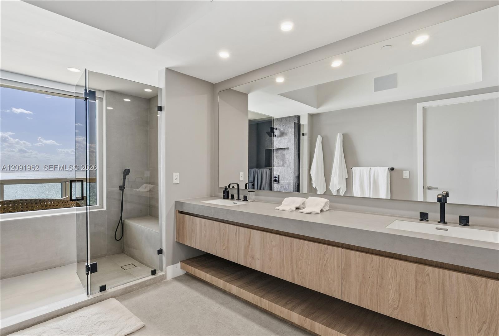 3906 4 / 4 2736 sq. ft. $ 2026-09-18 0 foto