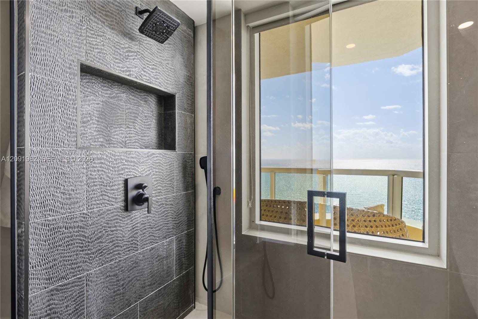 3906 4 / 4 2736 sq. ft. $ 2026-09-18 0 foto