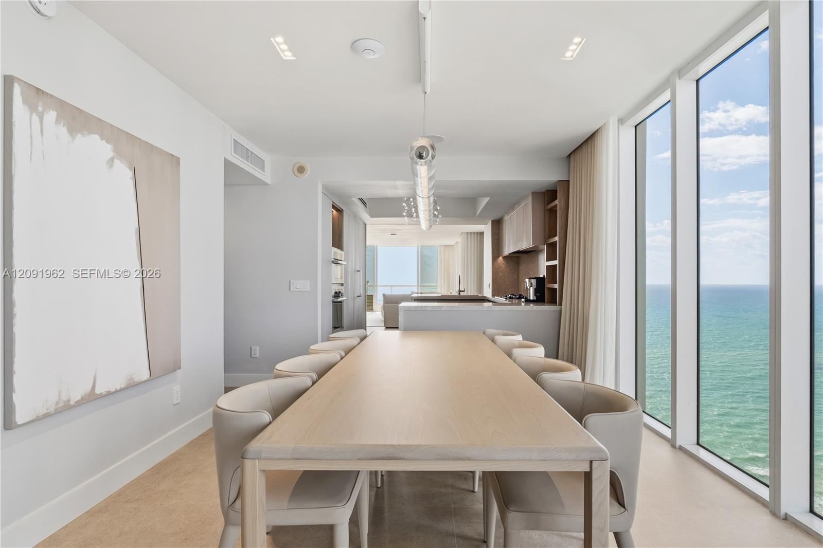 3906 4 / 4 2736 sq. ft. $ 2026-09-18 0 foto