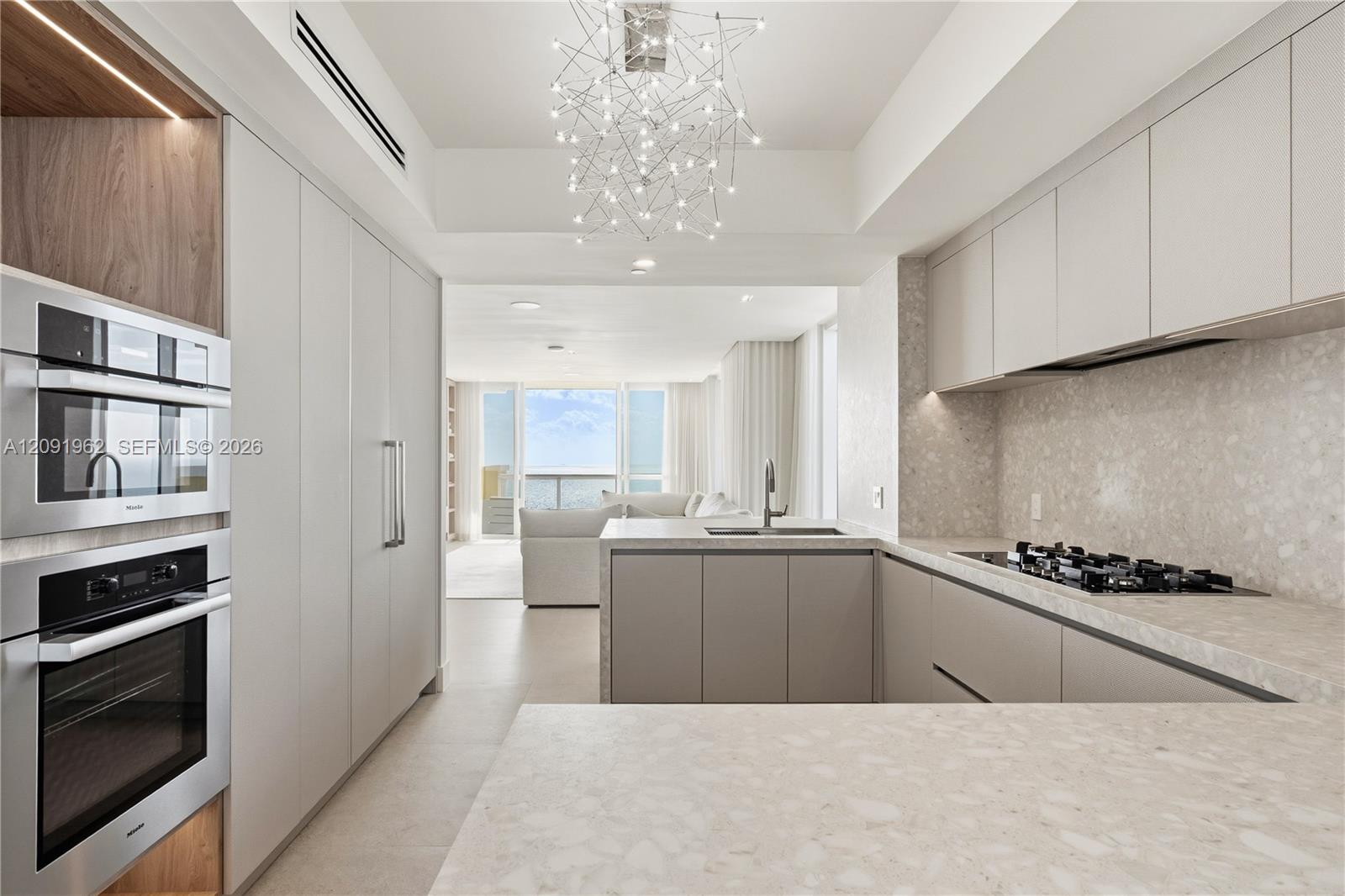 3906 4 / 4 2736 sq. ft. $ 2026-09-18 0 foto