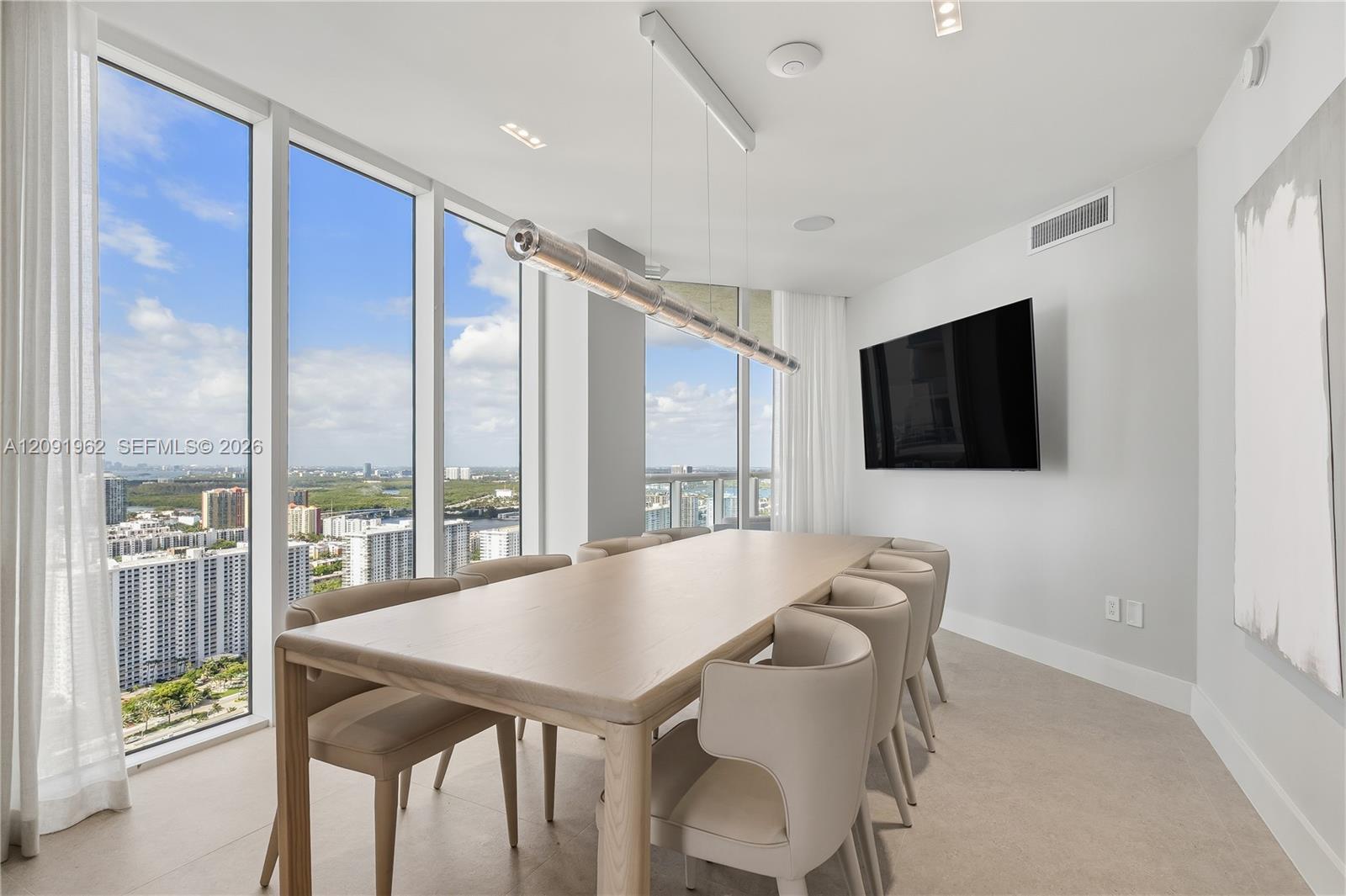 3906 4 / 4 2736 sq. ft. $ 2026-09-18 0 foto