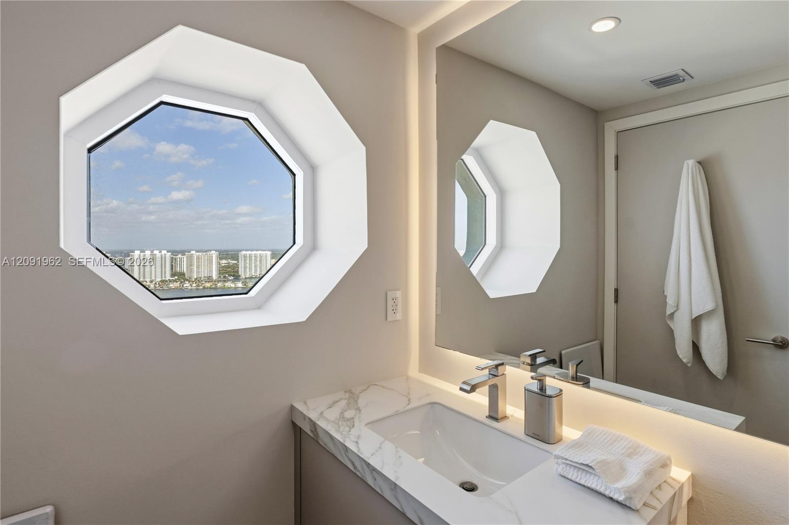 3906 4 / 4 2736 sq. ft. $ 2026-09-18 0 foto