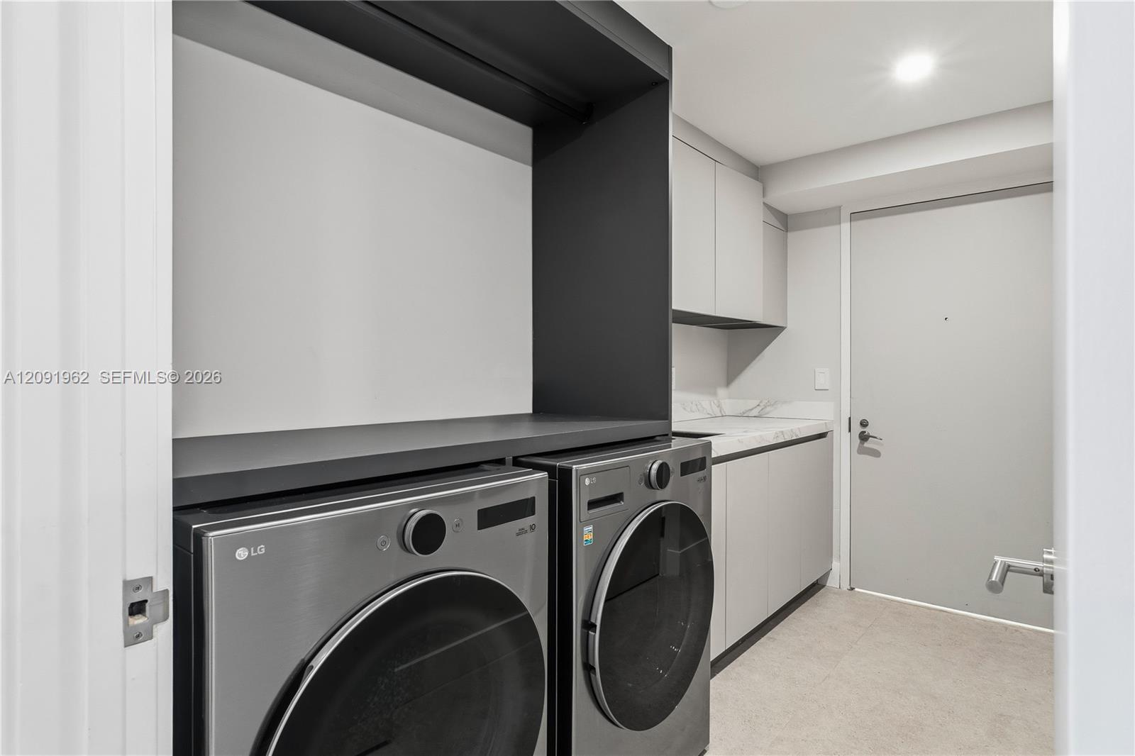 3906 4 / 4 2736 sq. ft. $ 2026-09-18 0 foto