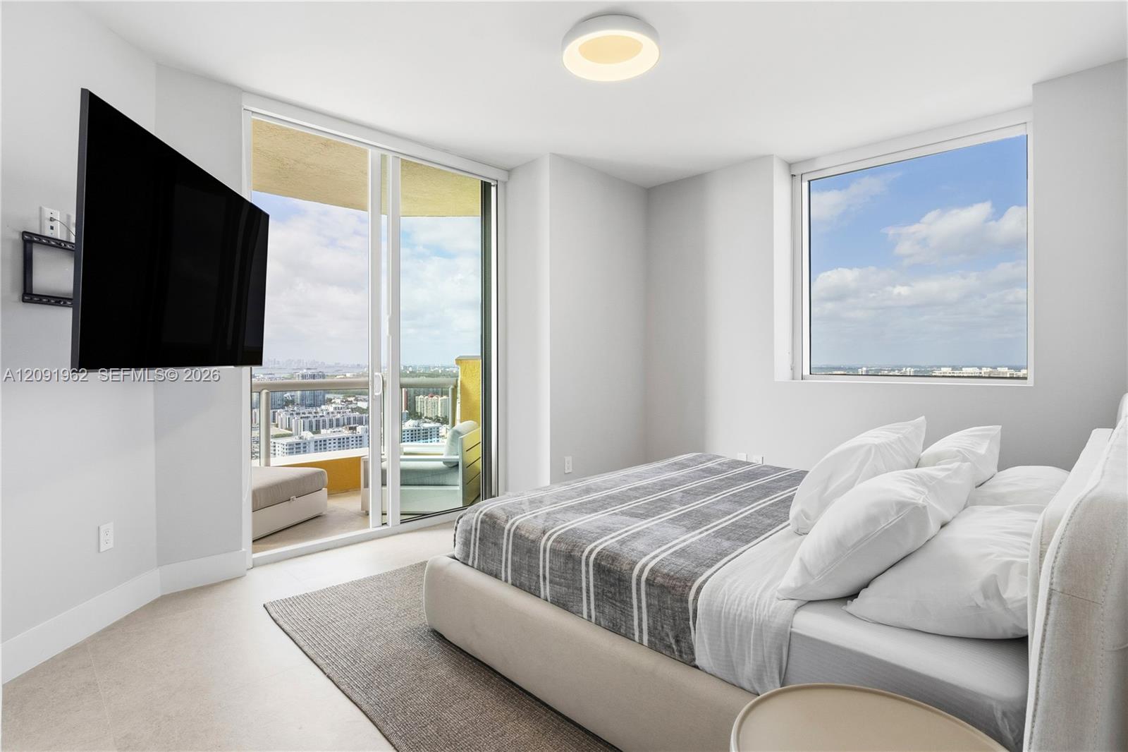 3906 4 / 4 2736 sq. ft. $ 2026-09-18 0 foto