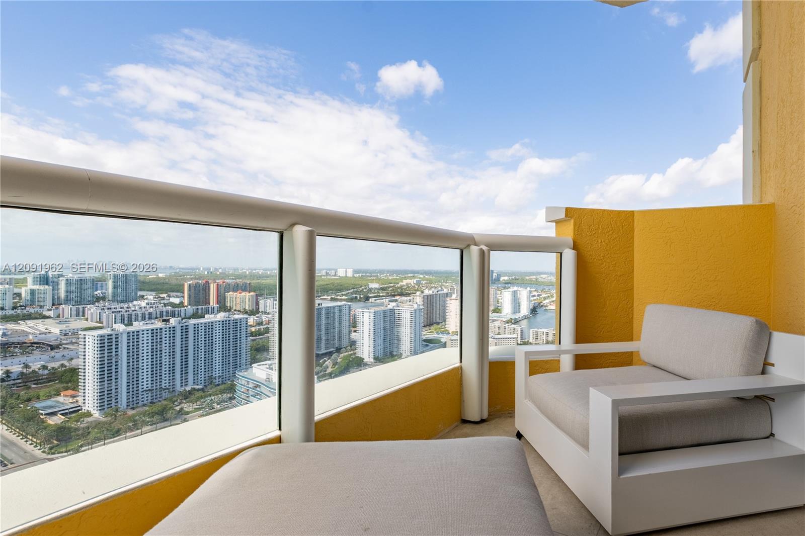 3906 4 / 4 2736 sq. ft. $ 2026-09-18 0 foto