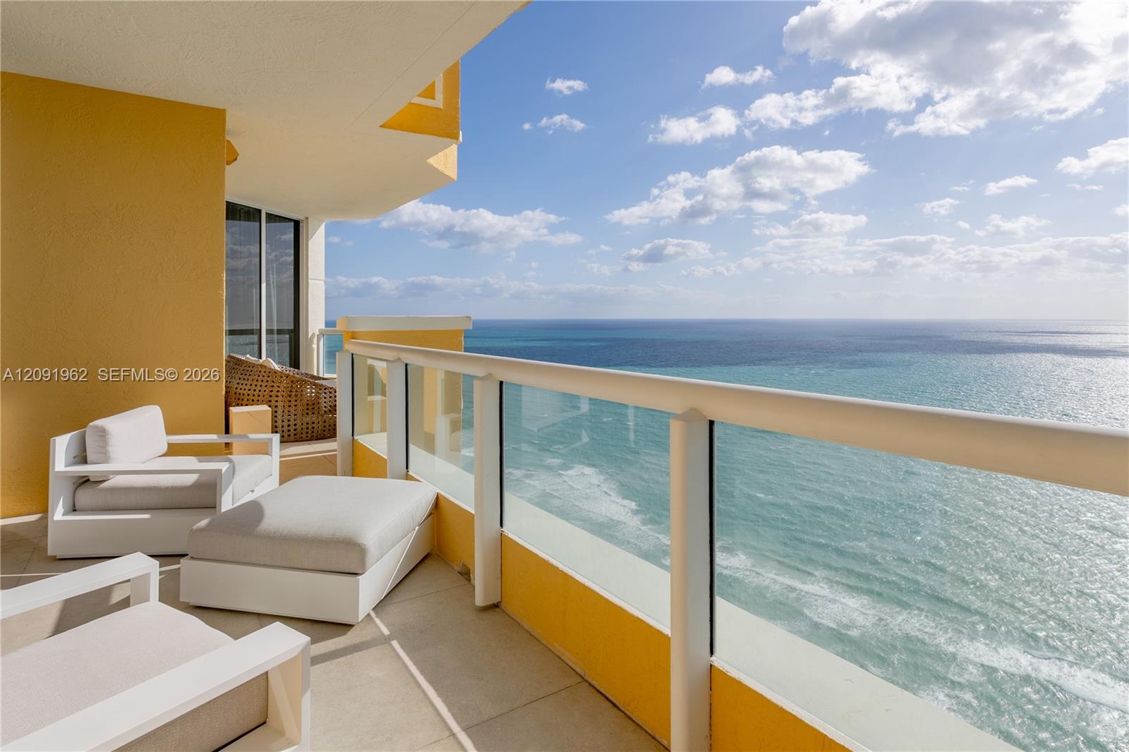 3906 4 / 4 2736 sq. ft. $ 2026-09-18 0 foto