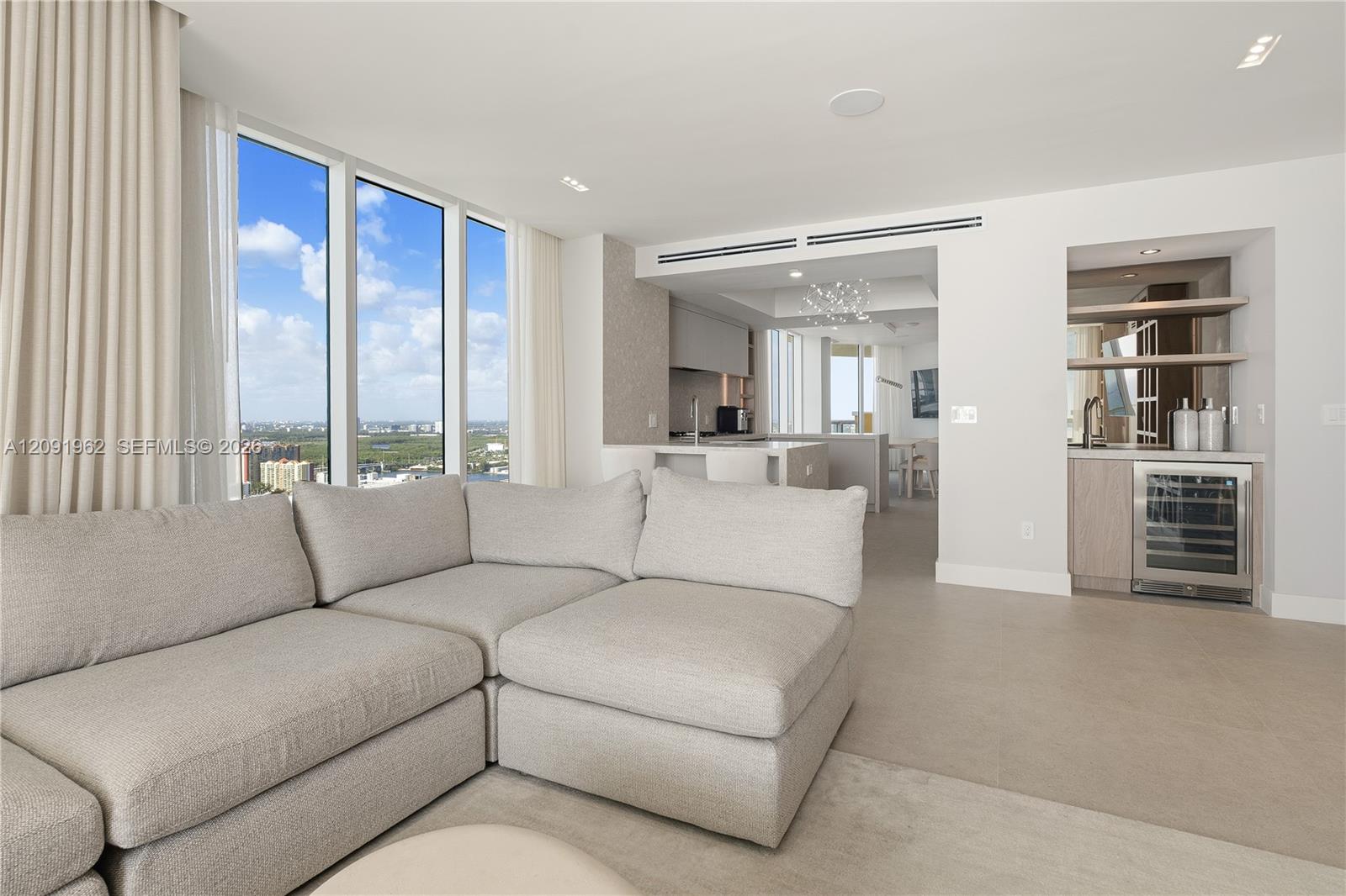 3906 4 / 4 2736 sq. ft. $ 2026-09-18 0 foto