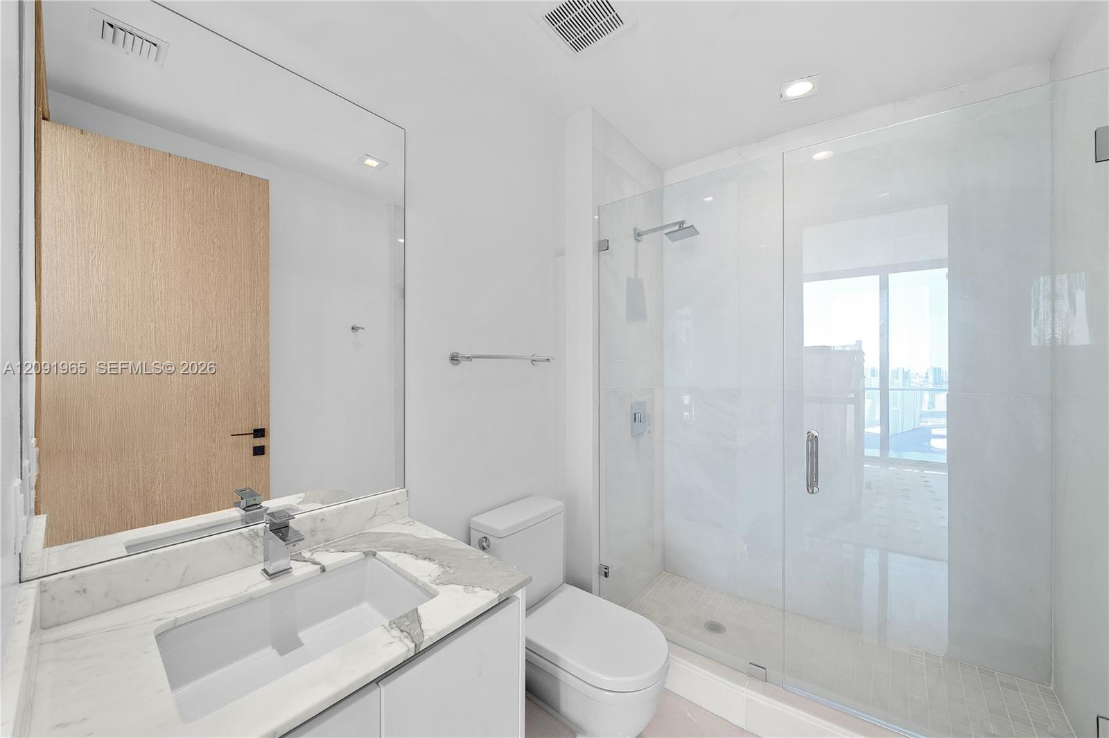 4-PH-03 4 / 5 3722 sq. ft. $ 2026-09-18 0 Photo