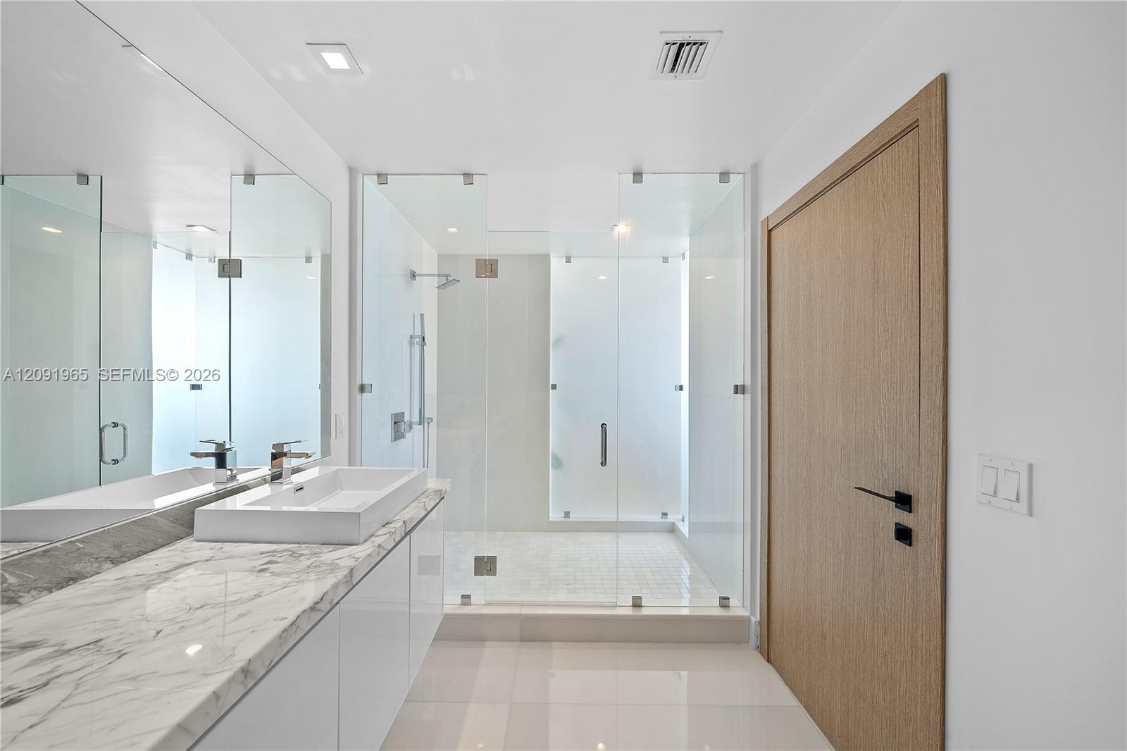 4-PH-03 4 / 5 3722 sq. ft. $ 2026-09-18 0 Photo