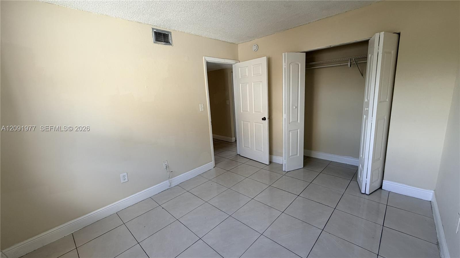 Ver detalles 18 3 / 2 847 sq. ft. $ 2026-09-18 0 foto