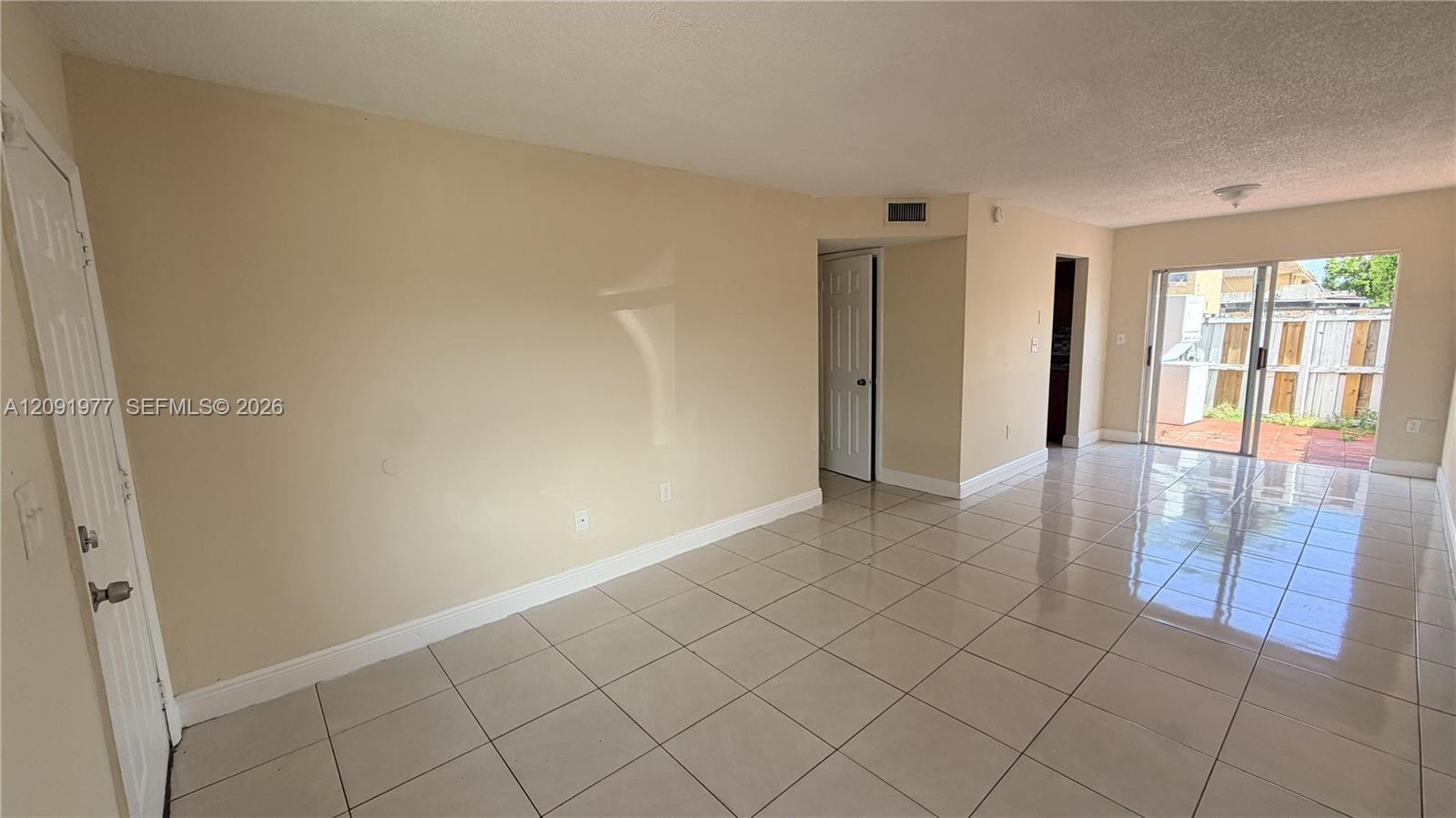 Ver detalles 18 3 / 2 847 sq. ft. $ 2026-09-18 0 foto