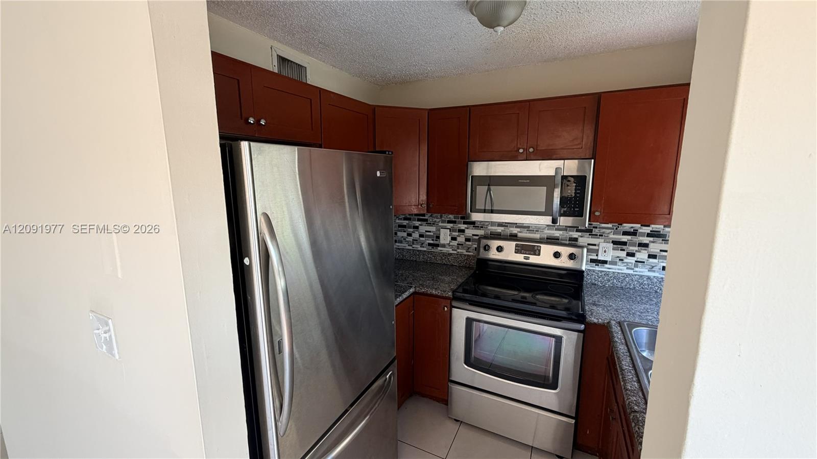 Ver detalles 18 3 / 2 847 sq. ft. $ 2026-09-18 0 foto