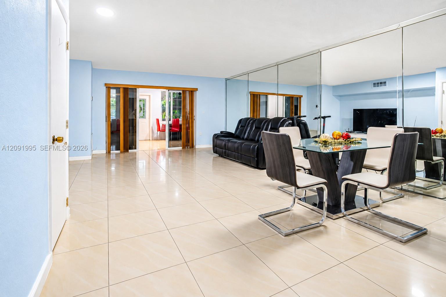 7000 2 / 2 1330 sq. ft. $ 2026-09-18 0 foto