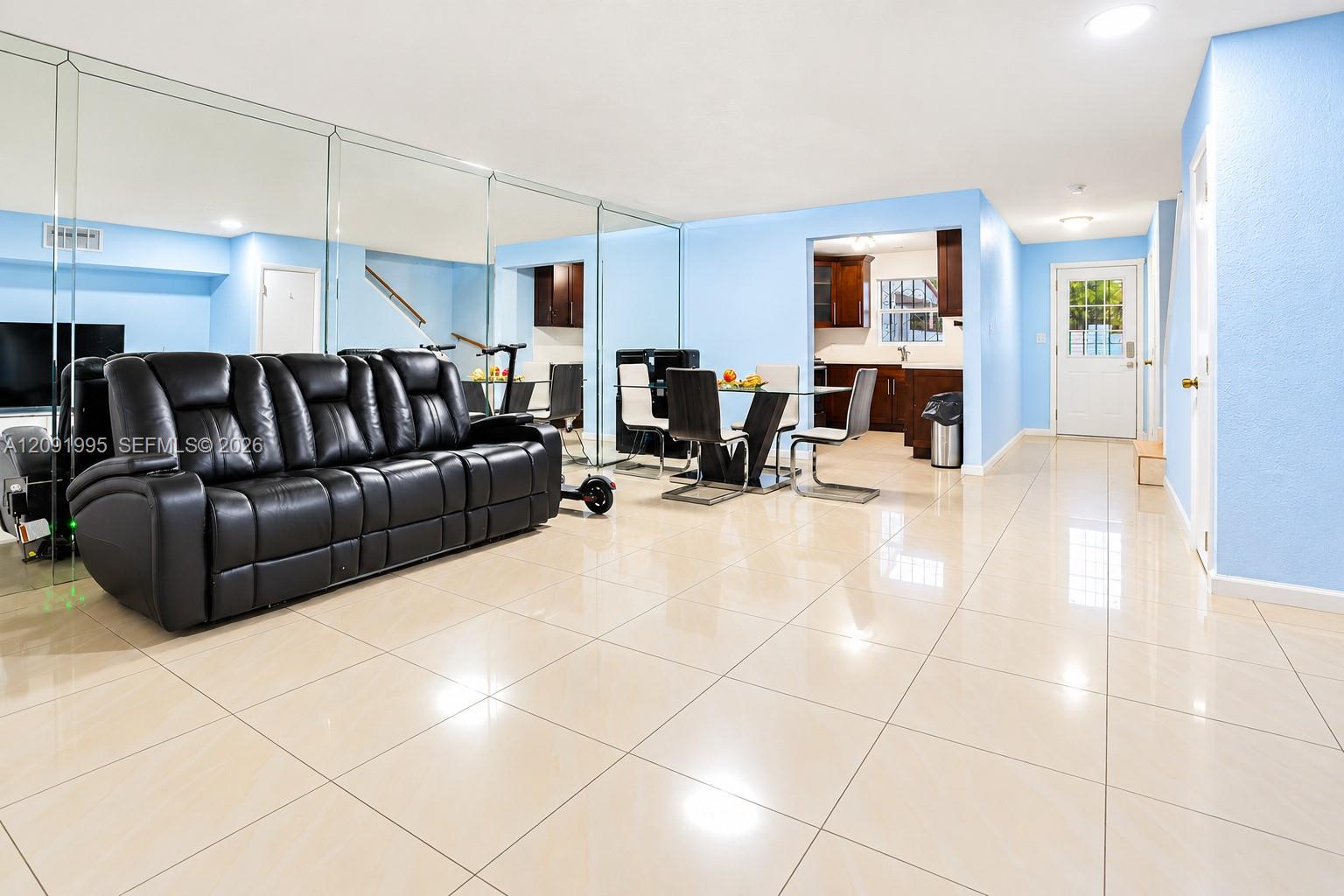 7000 2 / 2 1330 sq. ft. $ 2026-09-18 0 foto