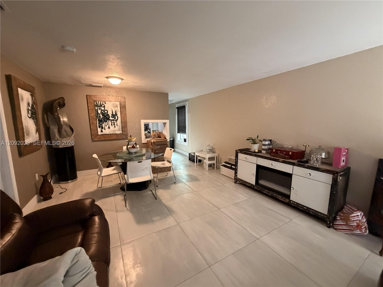 3814 3 / 2 1227 sq. ft. $ 2026-09-18 0 foto
