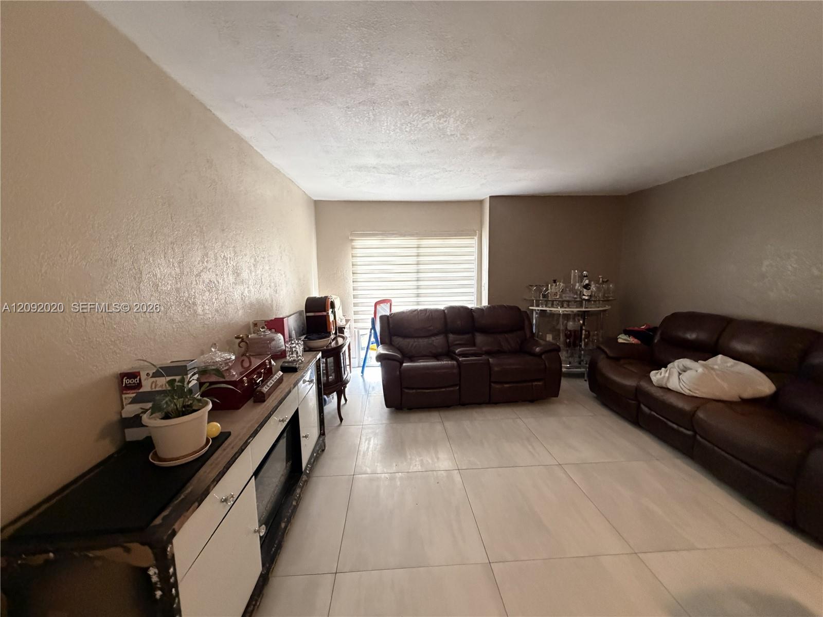 3814 3 / 2 1227 sq. ft. $ 2026-09-18 0 foto