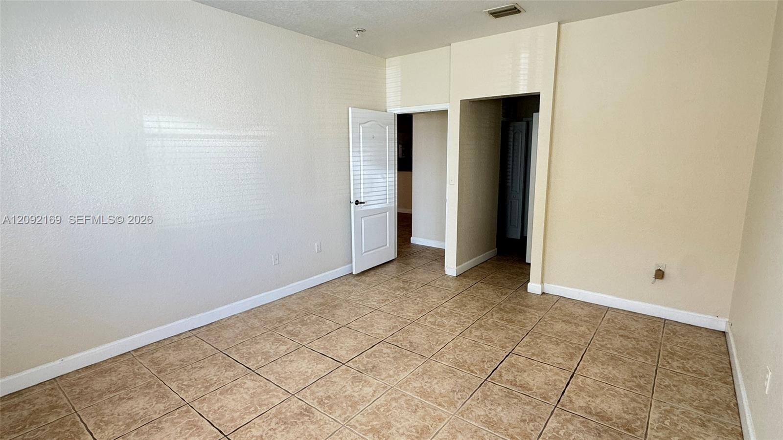 104-18 2 / 2 1130 sq. ft. $ 2026-09-19 0 foto