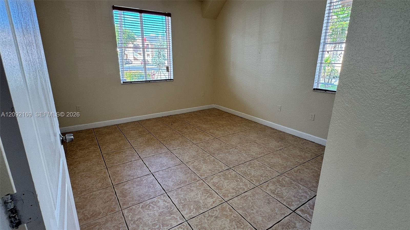 104-18 2 / 2 1130 sq. ft. $ 2026-09-19 0 foto