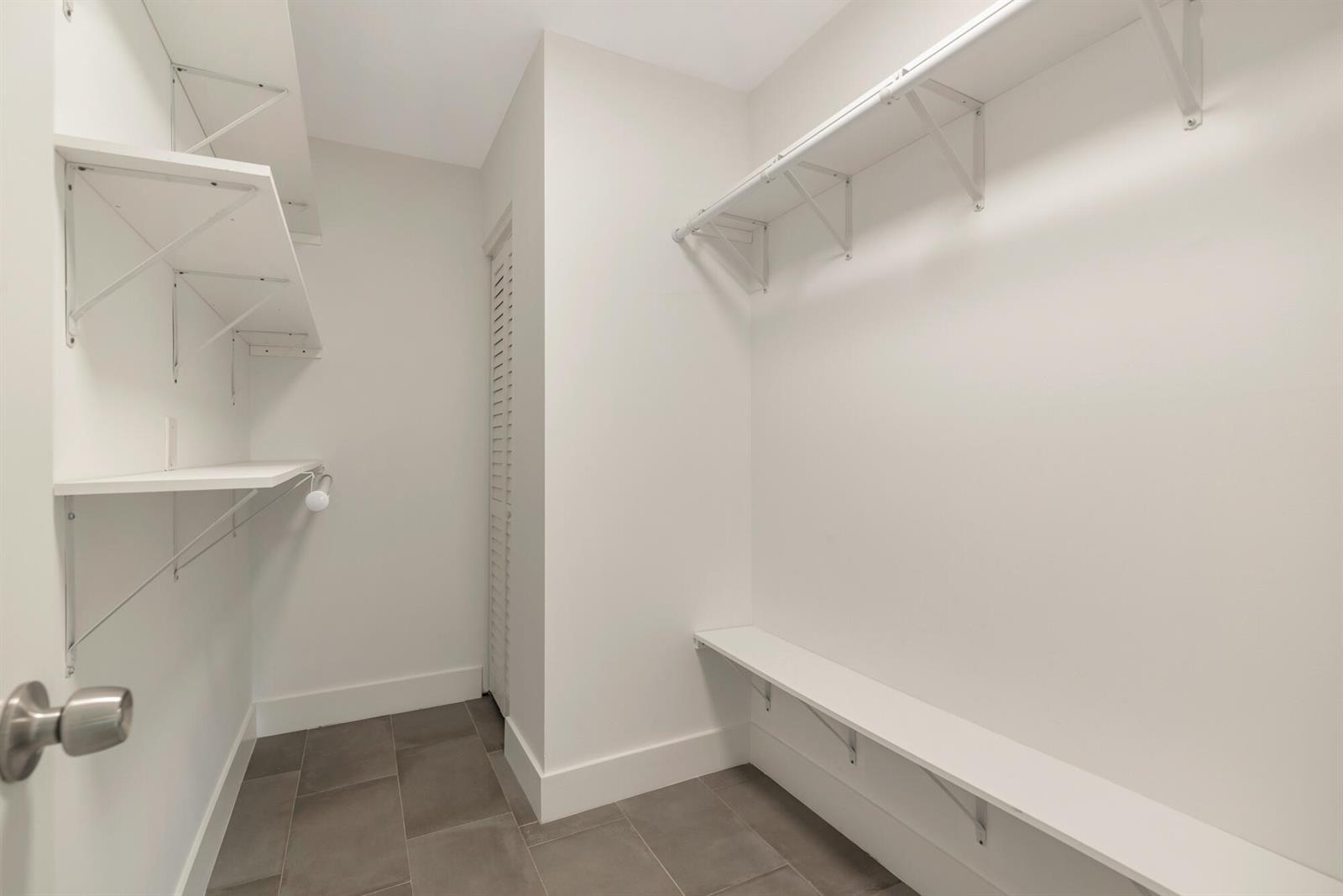 Ver detalles / 0 2025 sq. ft. $ 2026-09-20 0 foto