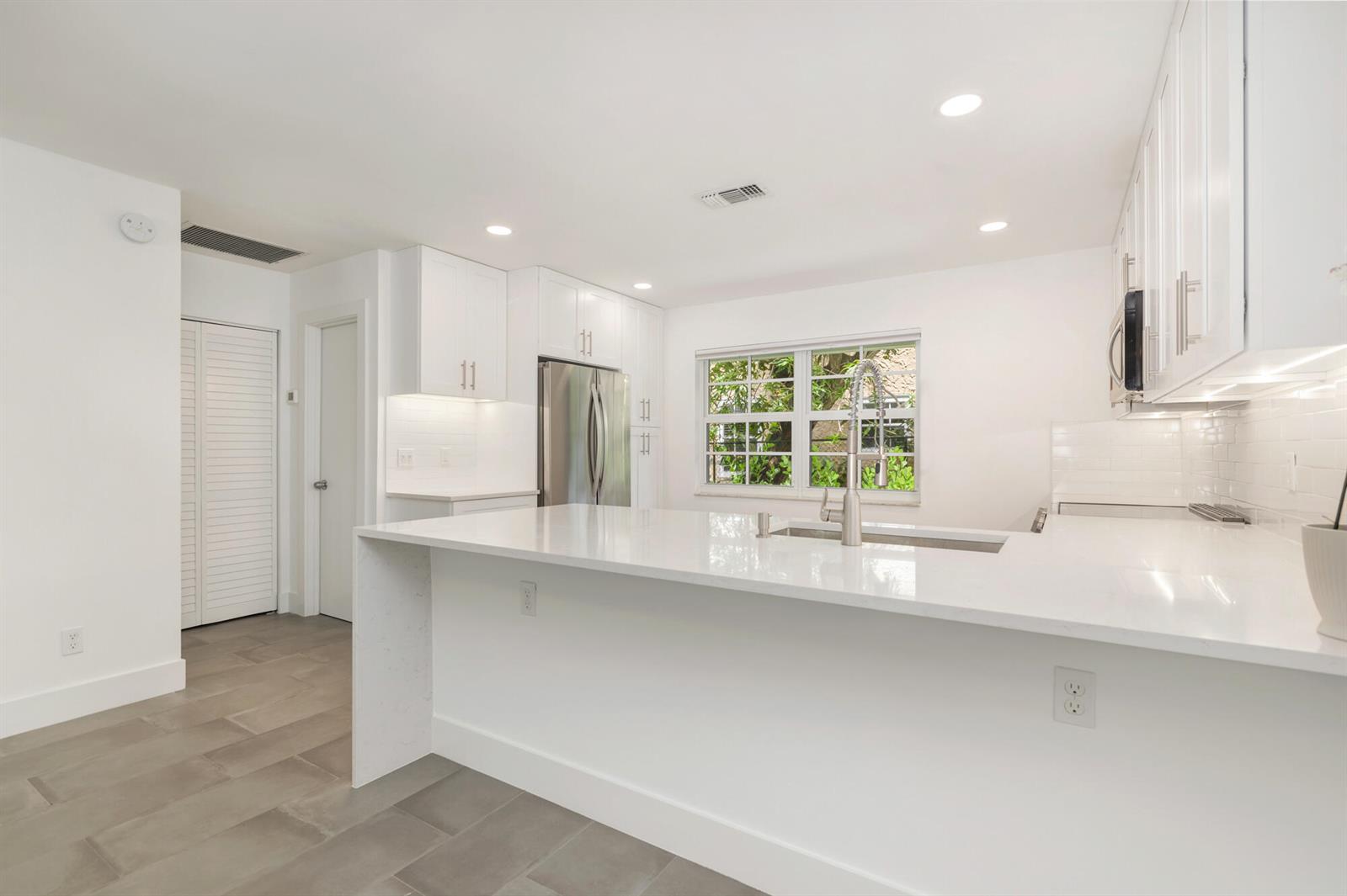 Ver detalles / 0 2025 sq. ft. $ 2026-09-20 0 foto