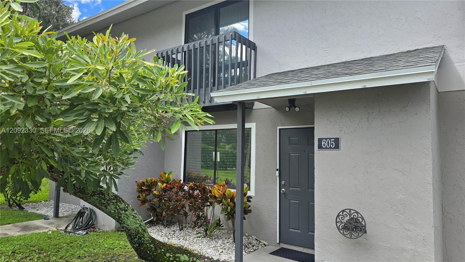 605 3 / 3 1260 sq. ft. $ 2026-10-12 0 Photo