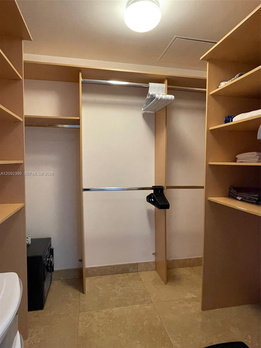 1202 2 / 2 2065 sq. ft. $ 2026-09-20 0 Photo