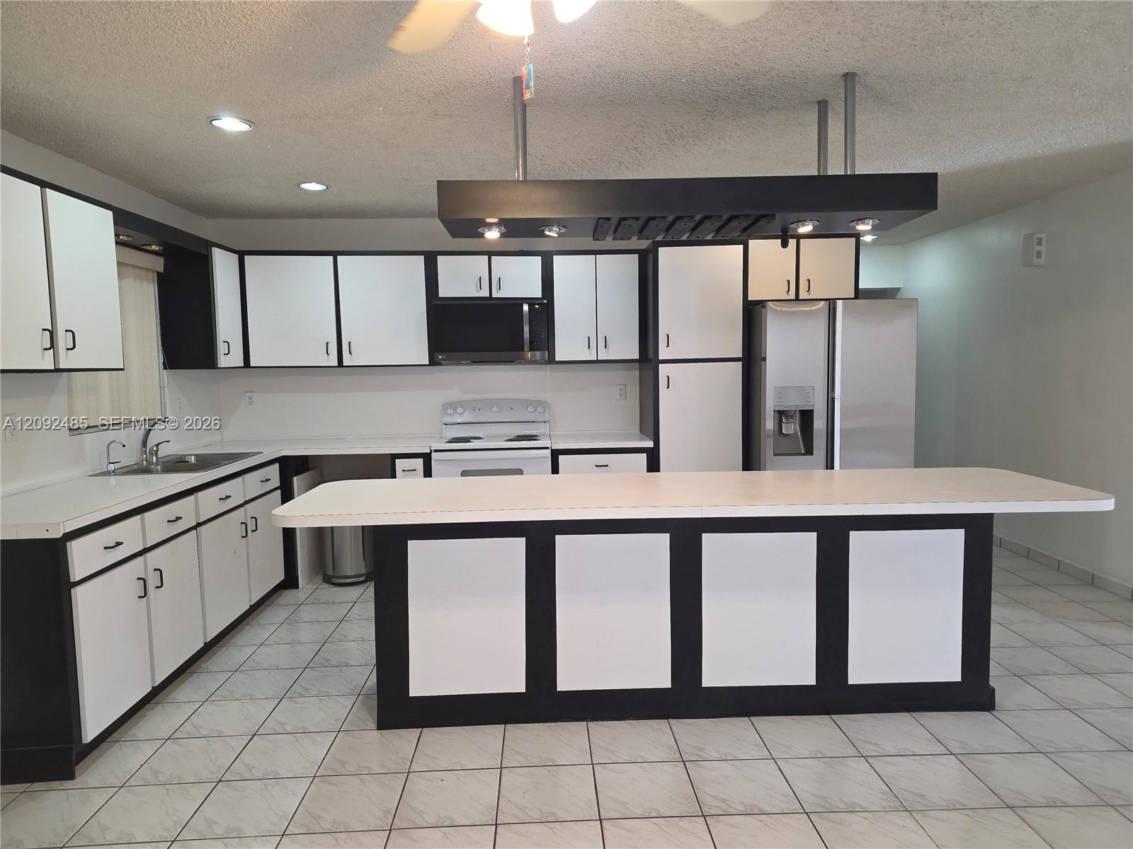 See details / 3111 sq. ft. $ 2026-09-20 0 Photo