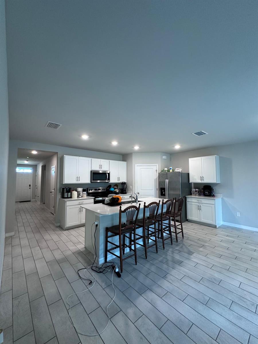 See details 911 4 / 2 1828 sq. ft. $ 2026-09-21 0 Photo