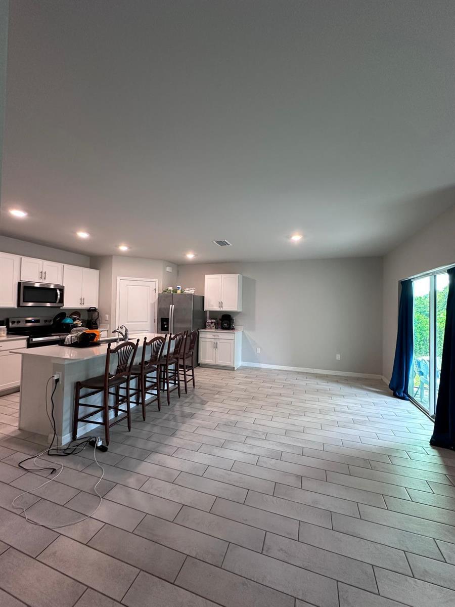 See details 911 4 / 2 1828 sq. ft. $ 2026-09-21 0 Photo