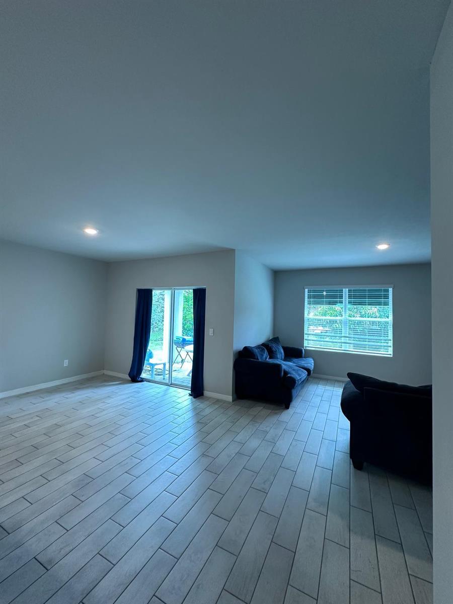 See details 911 4 / 2 1828 sq. ft. $ 2026-09-21 0 Photo