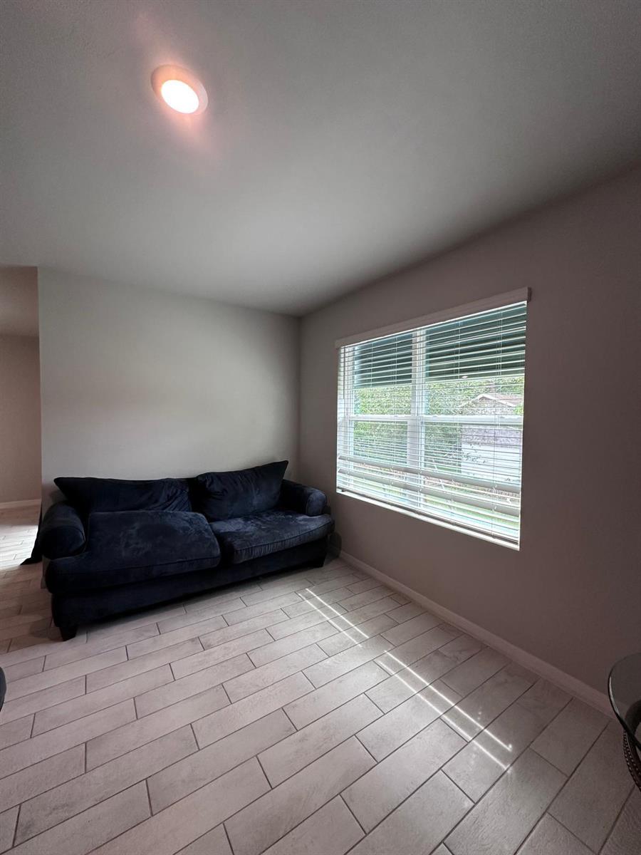 See details 911 4 / 2 1828 sq. ft. $ 2026-09-21 0 Photo