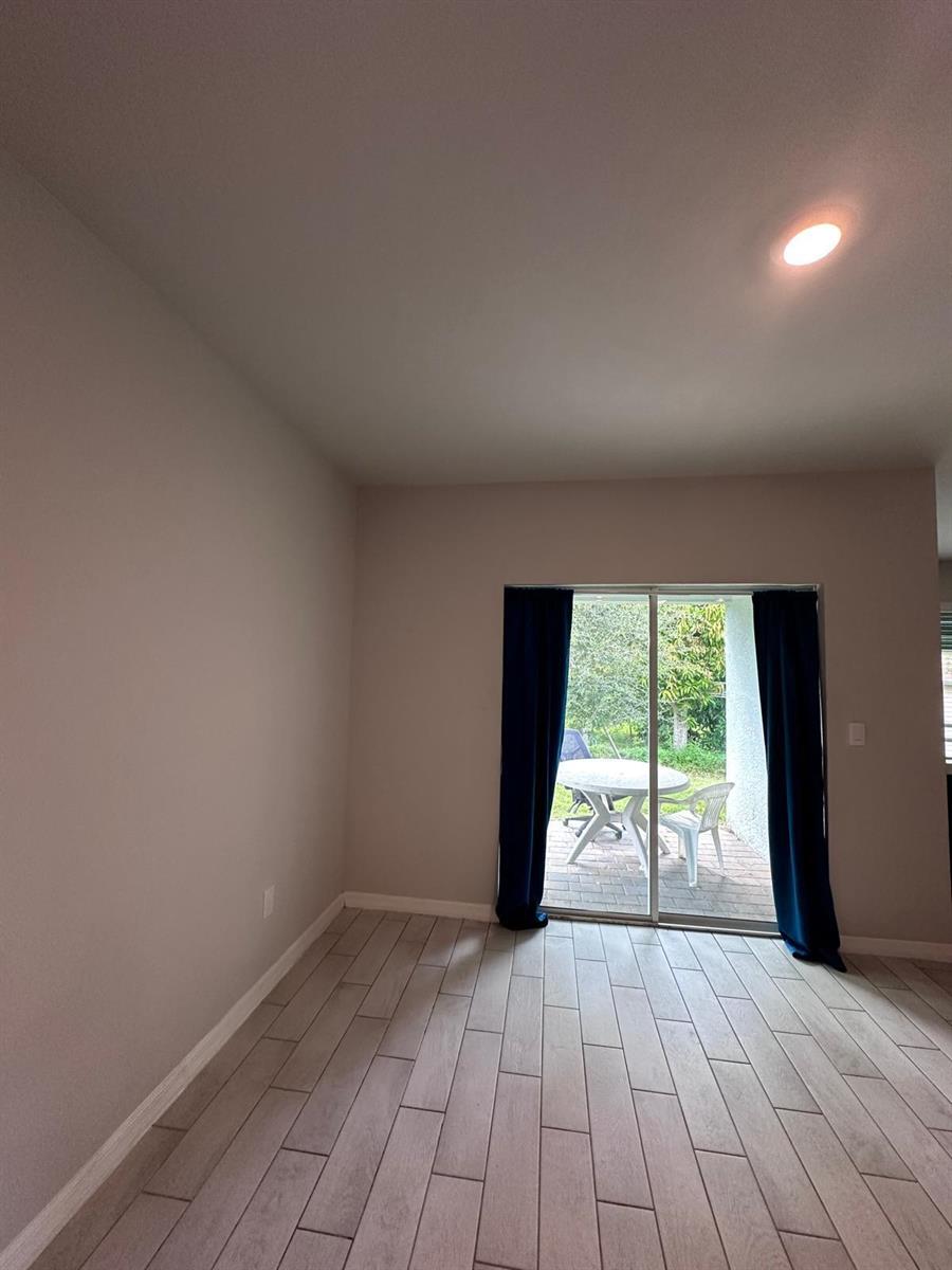 See details 911 4 / 2 1828 sq. ft. $ 2026-09-21 0 Photo