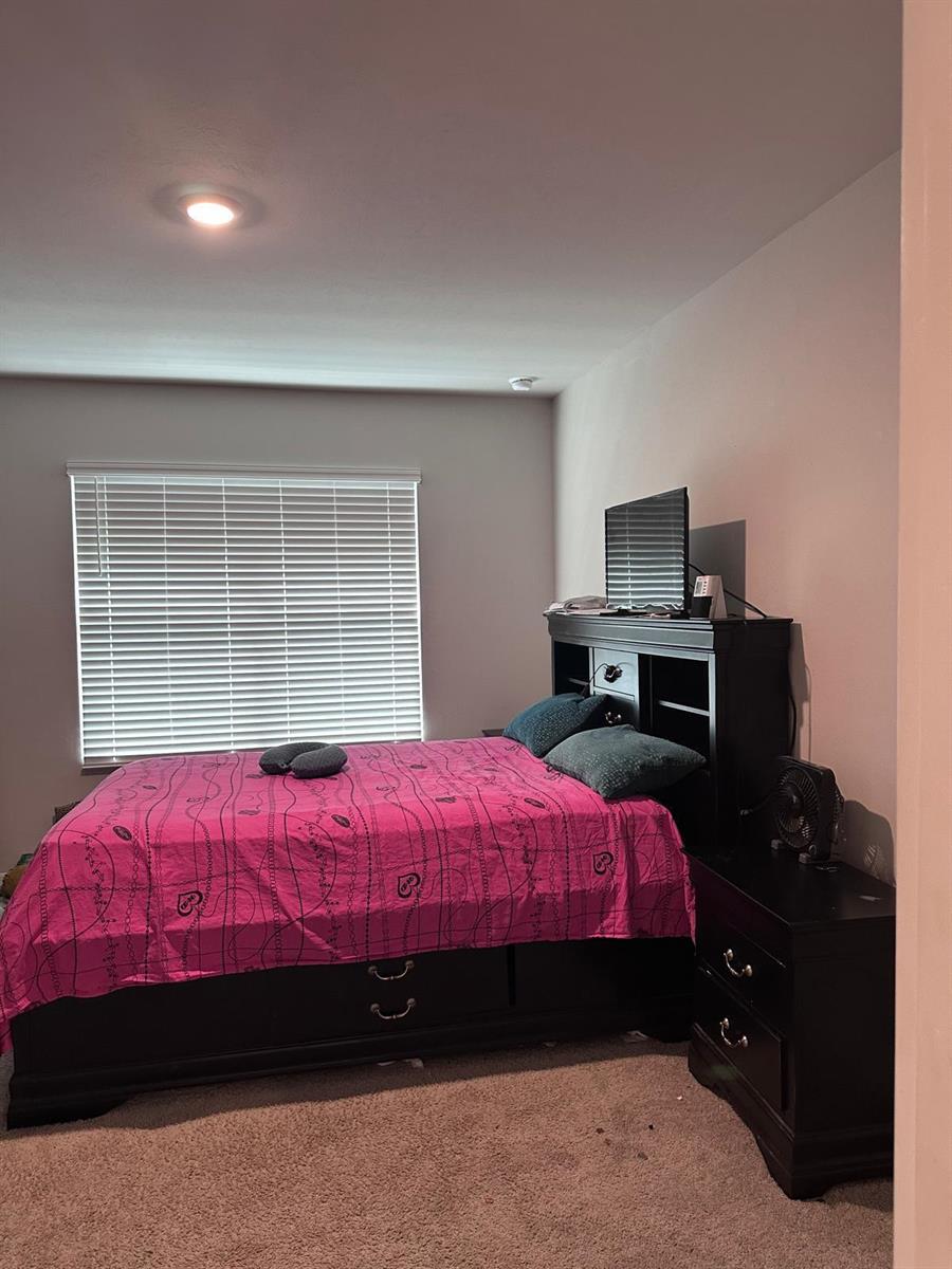 See details 911 4 / 2 1828 sq. ft. $ 2026-09-21 0 Photo
