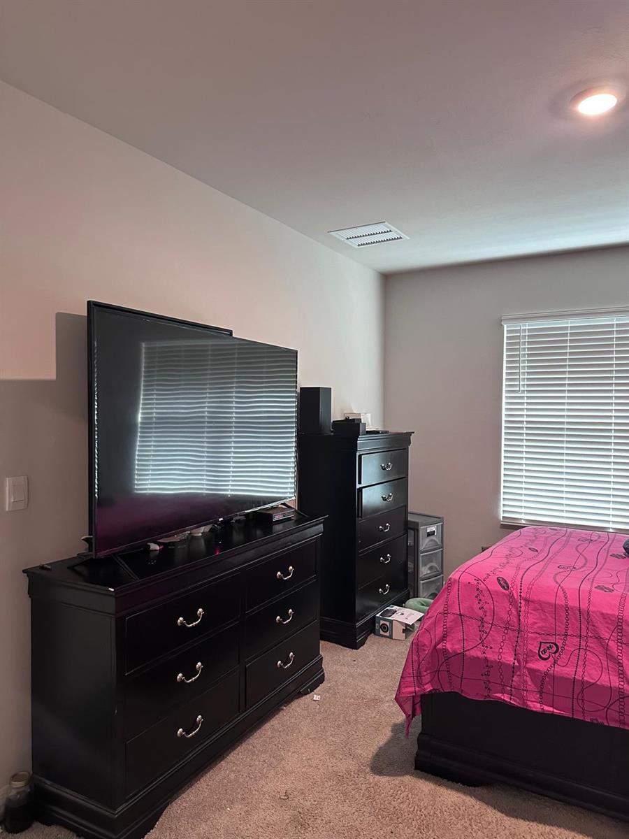 See details 911 4 / 2 1828 sq. ft. $ 2026-09-21 0 Photo