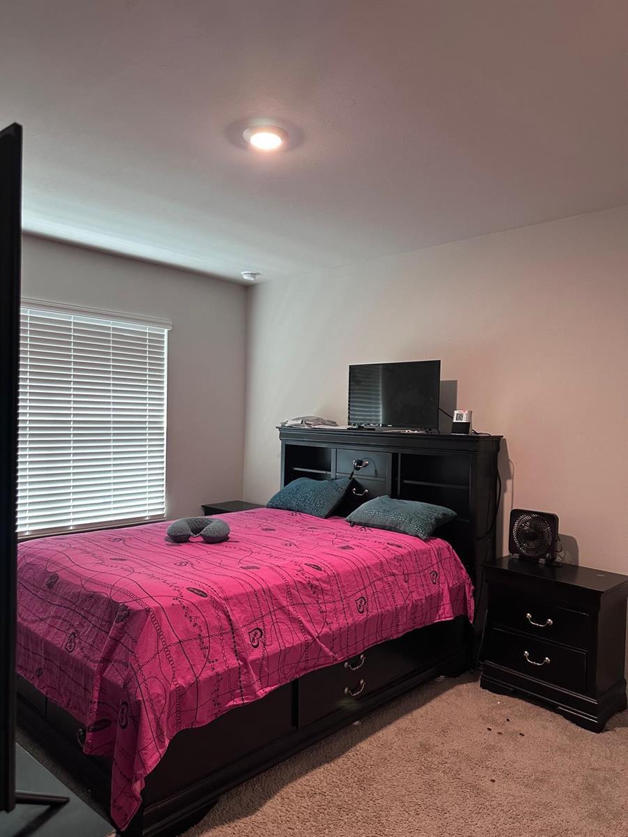 See details 911 4 / 2 1828 sq. ft. $ 2026-09-21 0 Photo