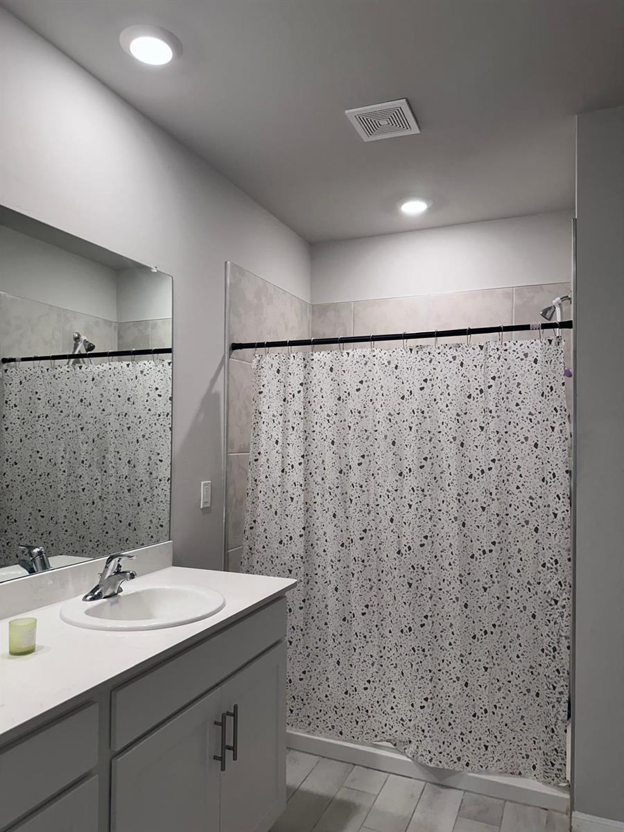 See details 911 4 / 2 1828 sq. ft. $ 2026-09-21 0 Photo