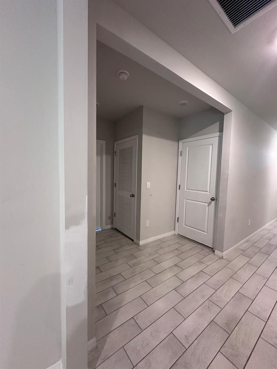 See details 911 4 / 2 1828 sq. ft. $ 2026-09-21 0 Photo