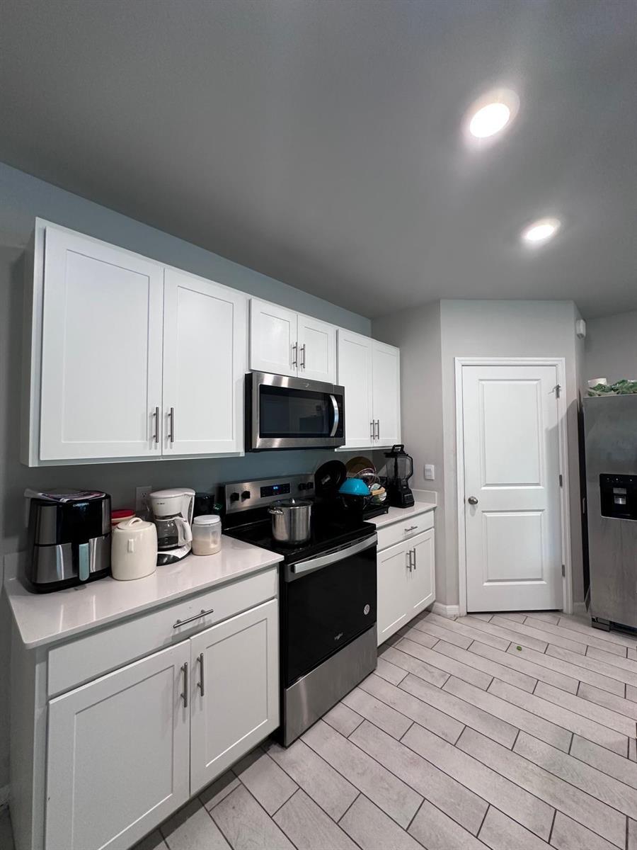 See details 911 4 / 2 1828 sq. ft. $ 2026-09-21 0 Photo
