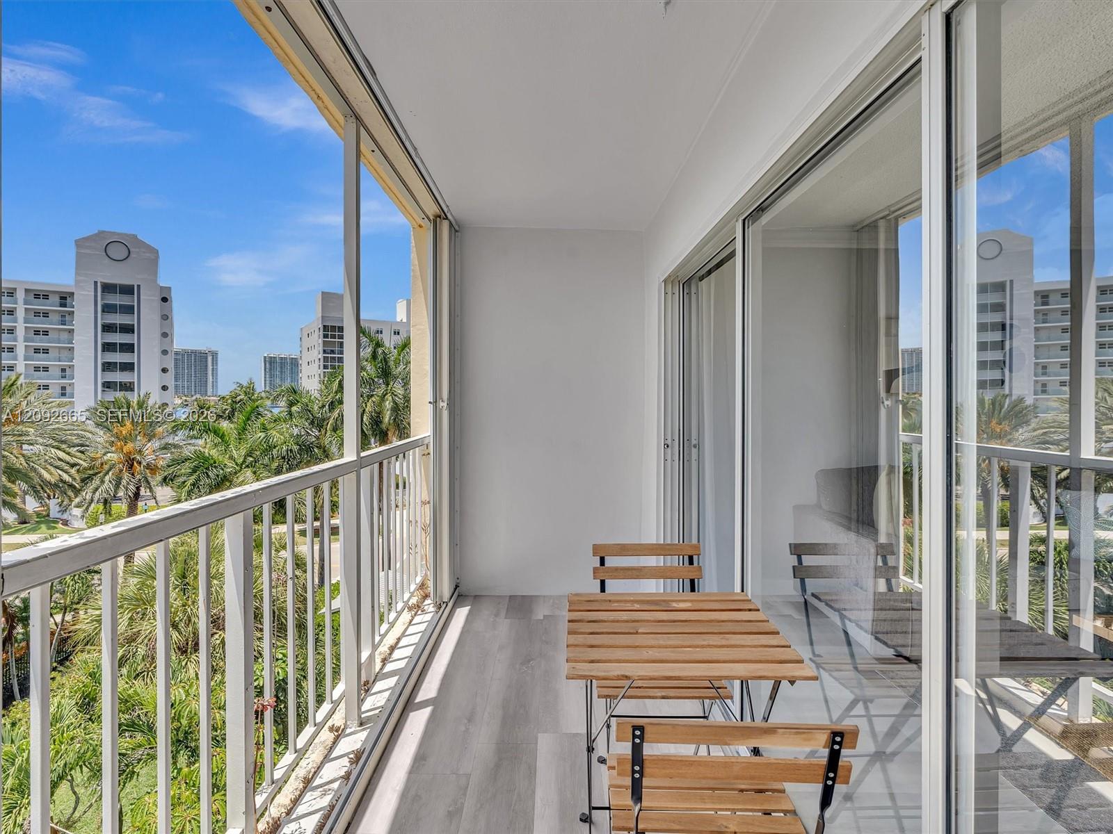 Ver detalles 510 1 / 2 1040 sq. ft. $ 2026-09-21 0 foto