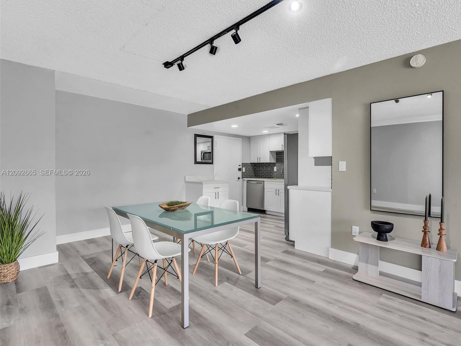 Ver detalles 510 1 / 2 1040 sq. ft. $ 2026-09-21 0 foto