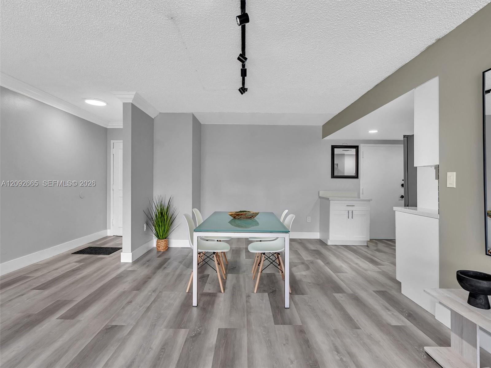 Ver detalles 510 1 / 2 1040 sq. ft. $ 2026-09-21 0 foto
