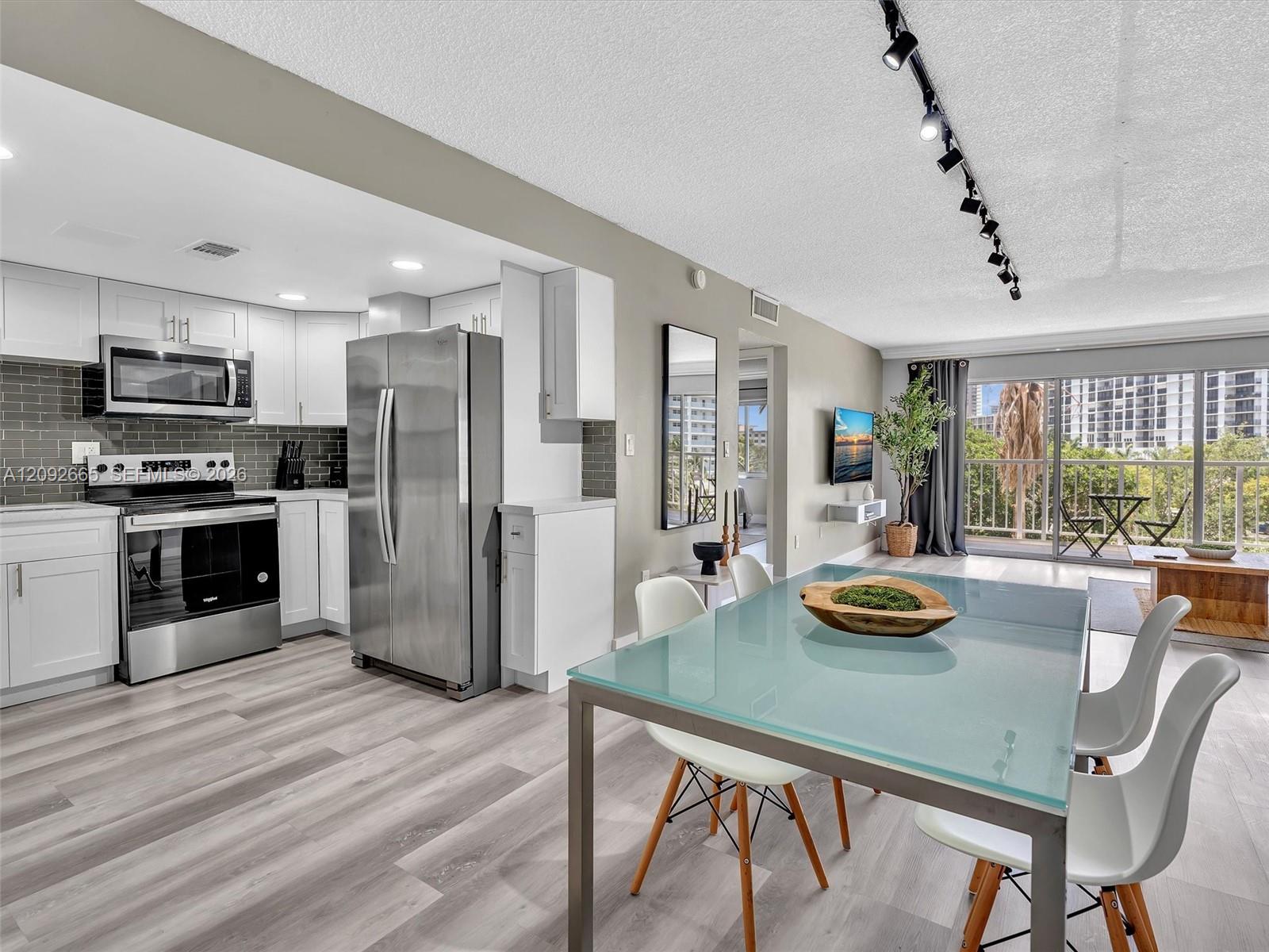 Ver detalles 510 1 / 2 1040 sq. ft. $ 2026-09-21 0 foto