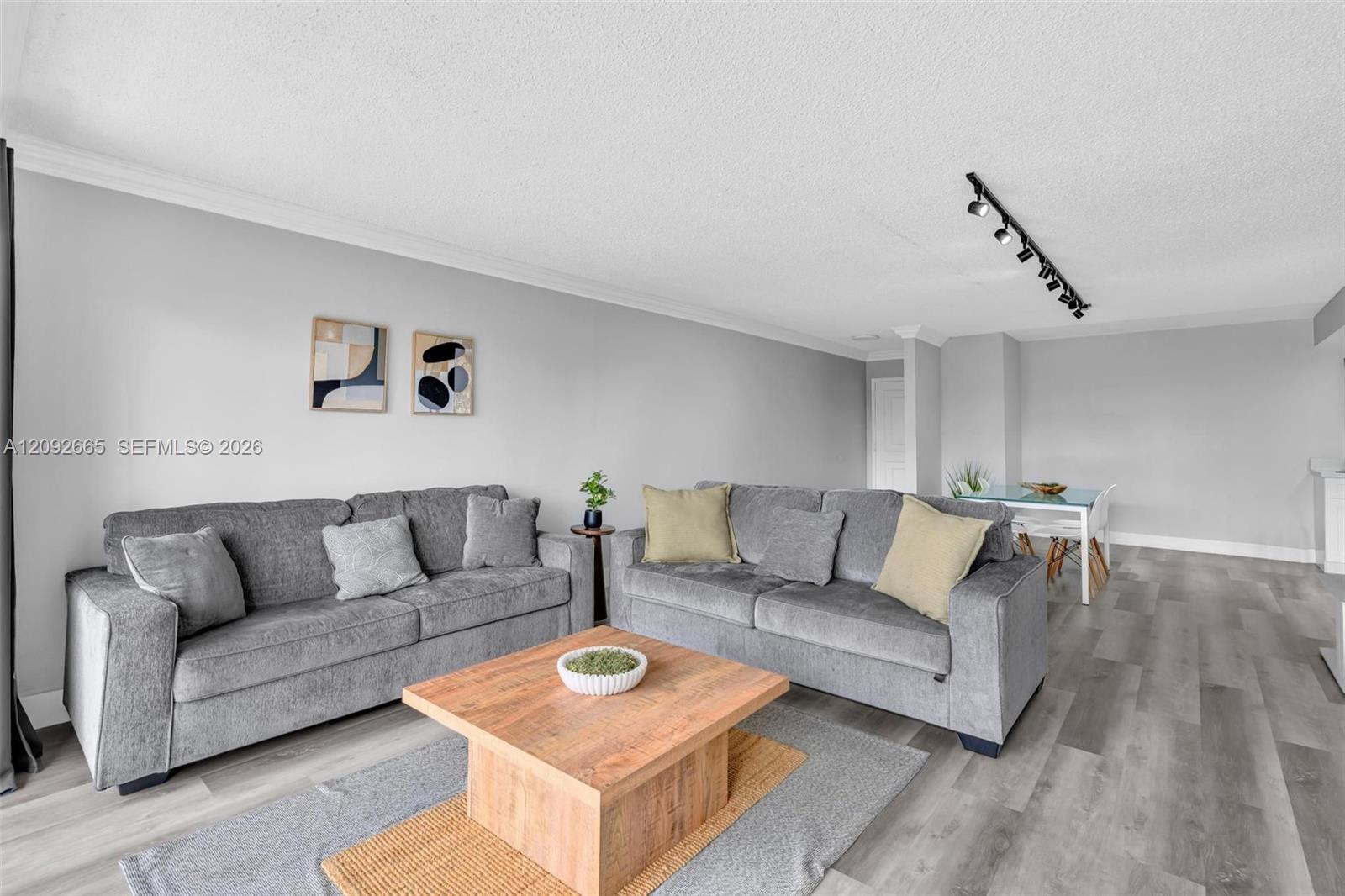 Ver detalles 510 1 / 2 1040 sq. ft. $ 2026-09-21 0 foto