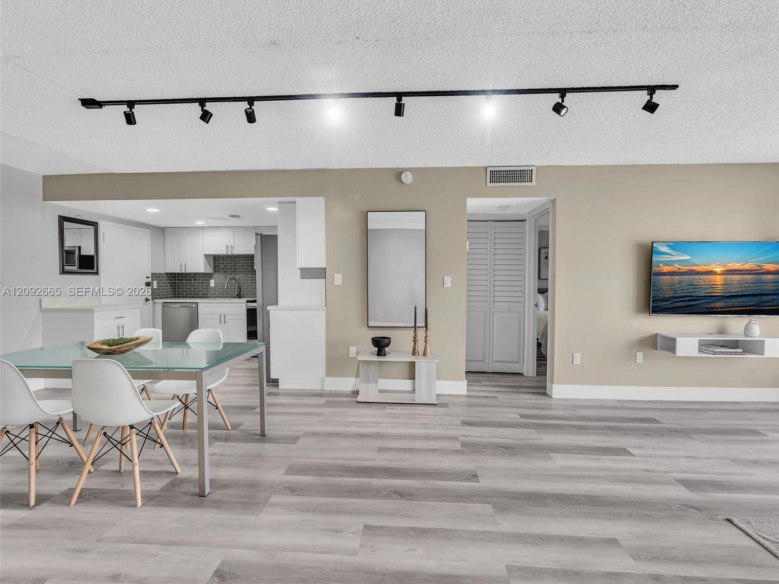 Ver detalles 510 1 / 2 1040 sq. ft. $ 2026-09-21 0 foto